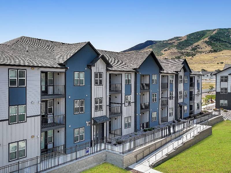 EXTERIOR l Valley View Apartments