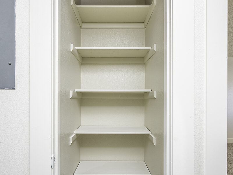 Interior Closet | Cascade Ridge