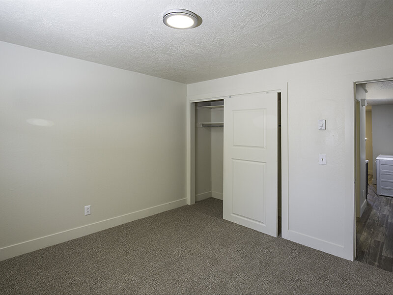 Closet | Cascade Ridge