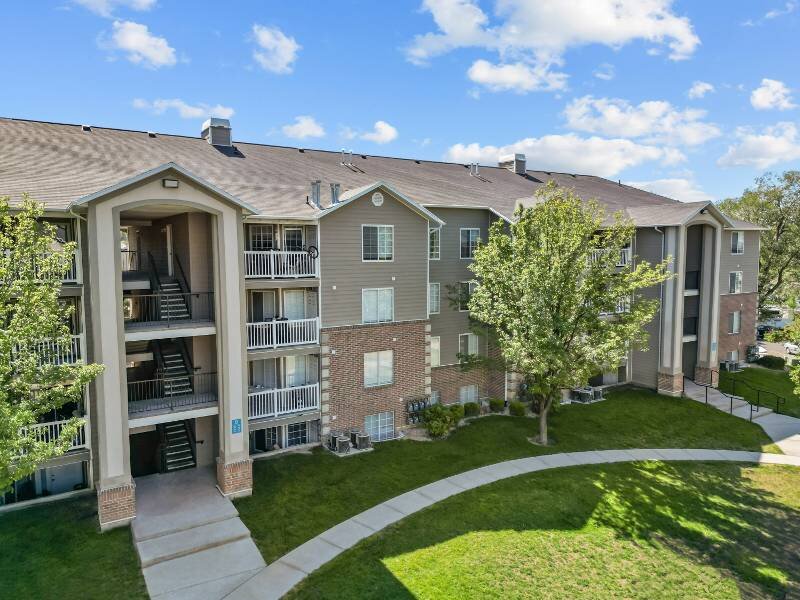 Professionally Landscaped Grounds | Canyon Park Apartments in Sandy, UT
