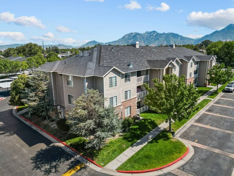Apartment Exterior | Canyon Park Apartments in Sandy, UT