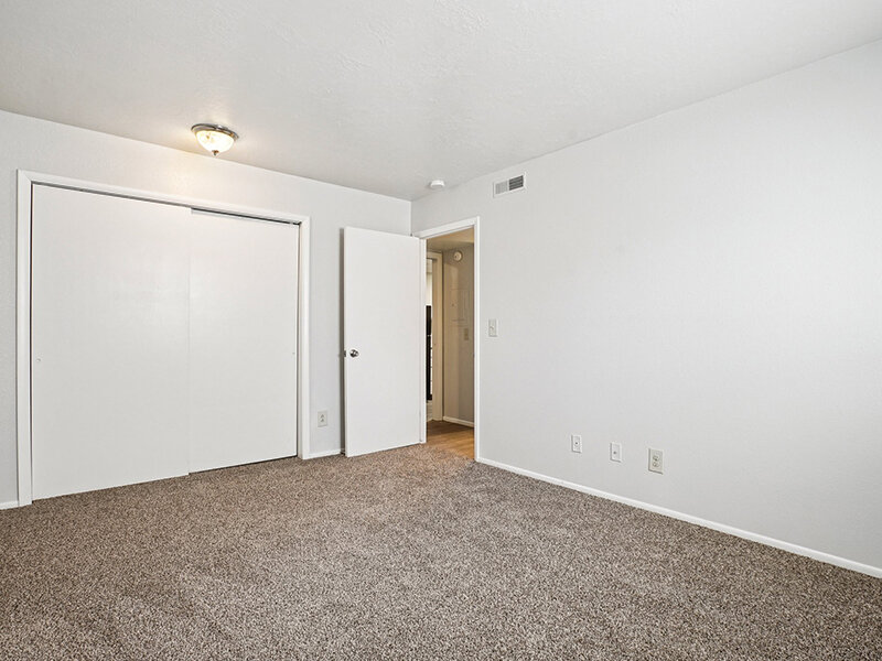 2x1 Renovated Bedroom | Fox Creek Apartments