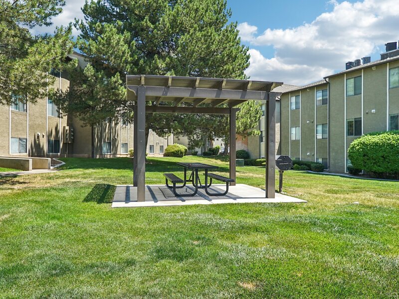 Sitting Area | Fox Creek Apartments