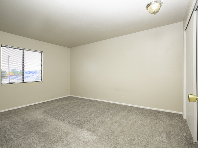 2x1 Classic Bedroom | Fox Creek Apartments