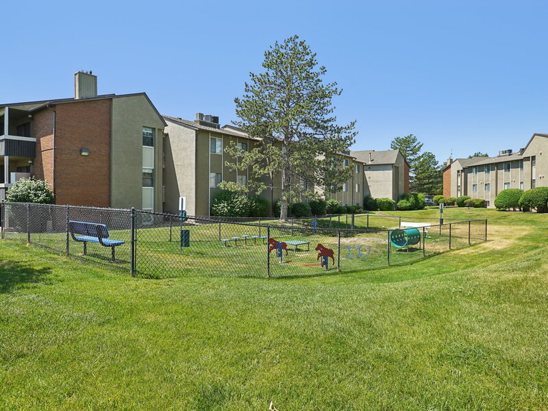 Apartment Exterior View | Fox Creek Apartments