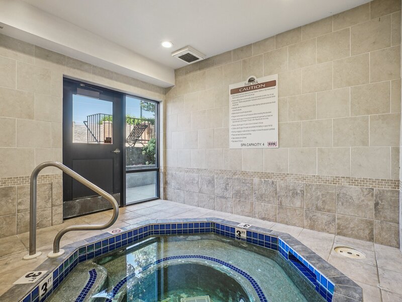 Hot Tub | Fox Creek Apartments
