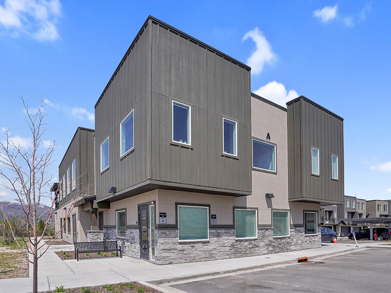 Apartment Exterior | Lincoln Station