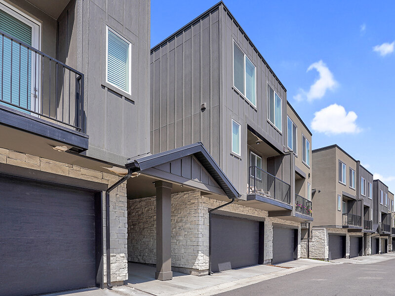 Apartment/Garage | Lincoln Station