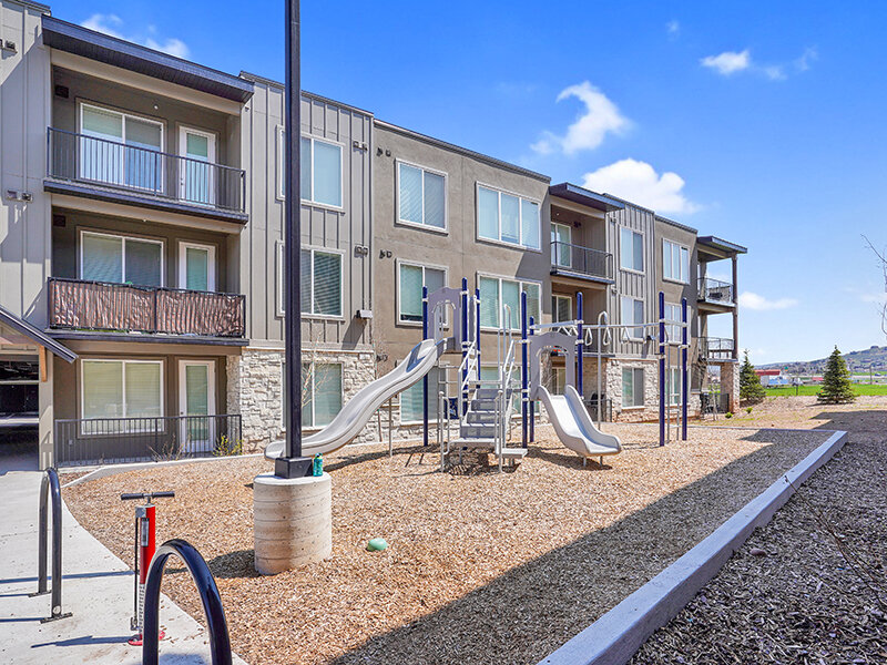 Exterior Apartment View | Lincoln Station