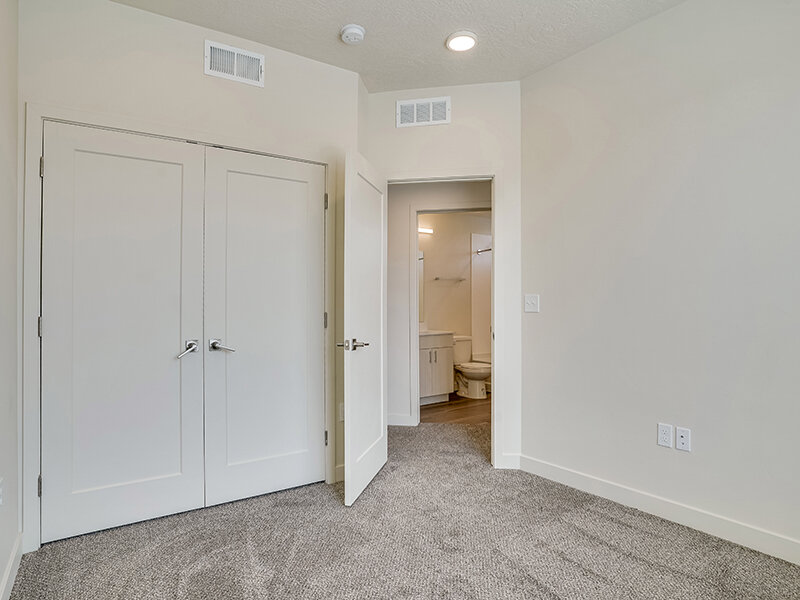 Hallway/Closet | Lincoln Station
