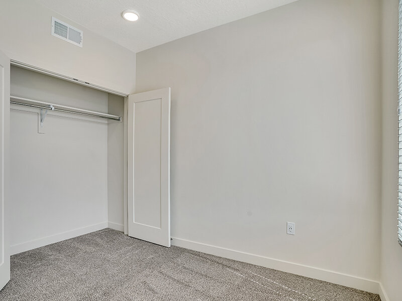 Closet | Lincoln Station
