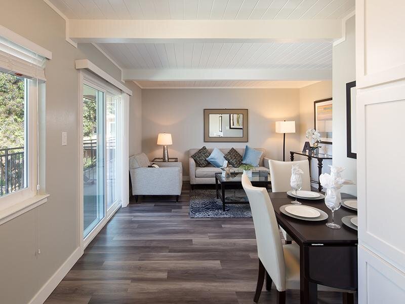 Dining Room | Balcony | Aloha Apartments