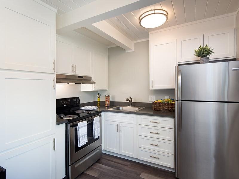 Kitchen | Aloha Apartments