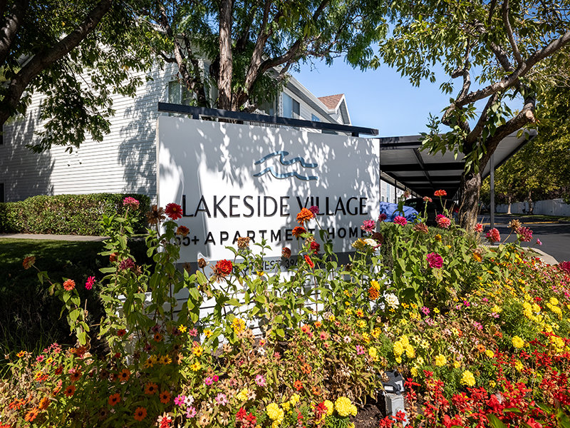 Apartment Sign | Lakeside Village
