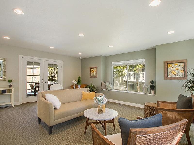 Clubhouse Lounge | Woods Crossing