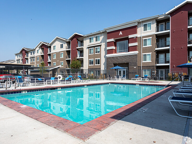 Sparkling Pool | Mill  Point