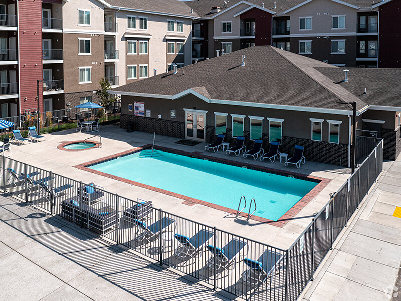 Large Pool | Mill  Point