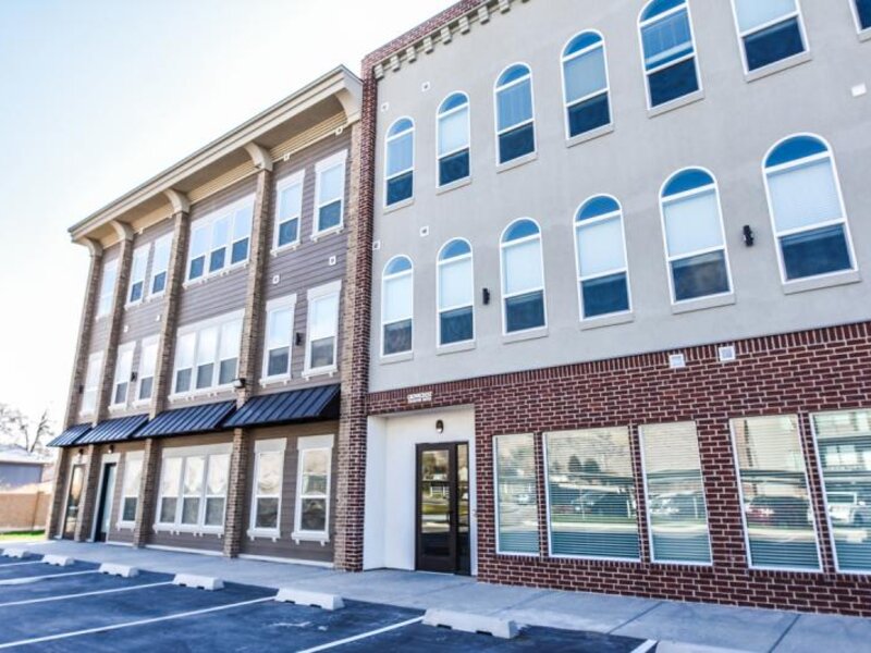 Executive Suites Exterior | Grovecrest Center