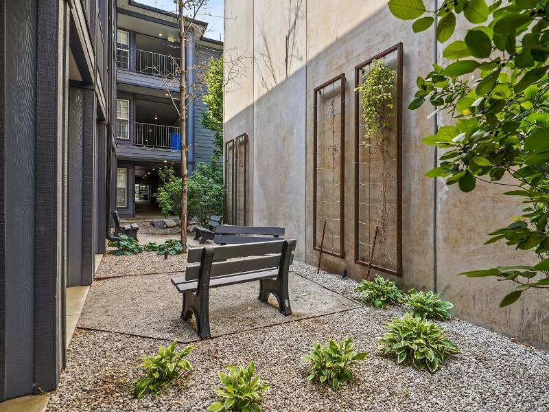 Outdoor Seating | Braxton at Trolley Square