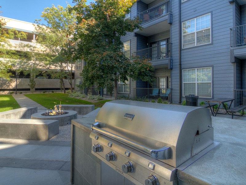 Outdoor Grill | Braxton at Trolley Square Apartments
