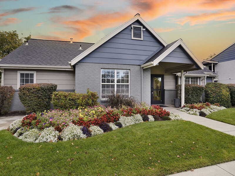 Apartment Property | The Village at Raintree