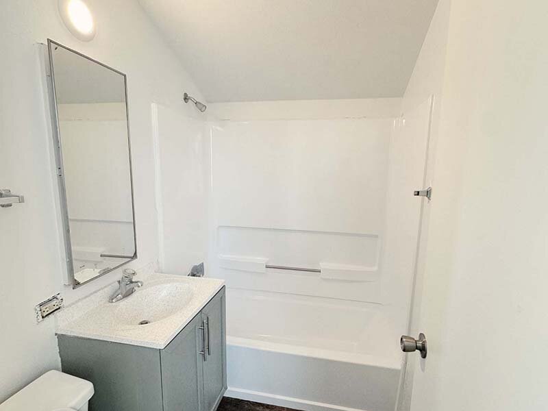 Full Bathroom | Pacific Avenue & Pacific Heights Apartments
