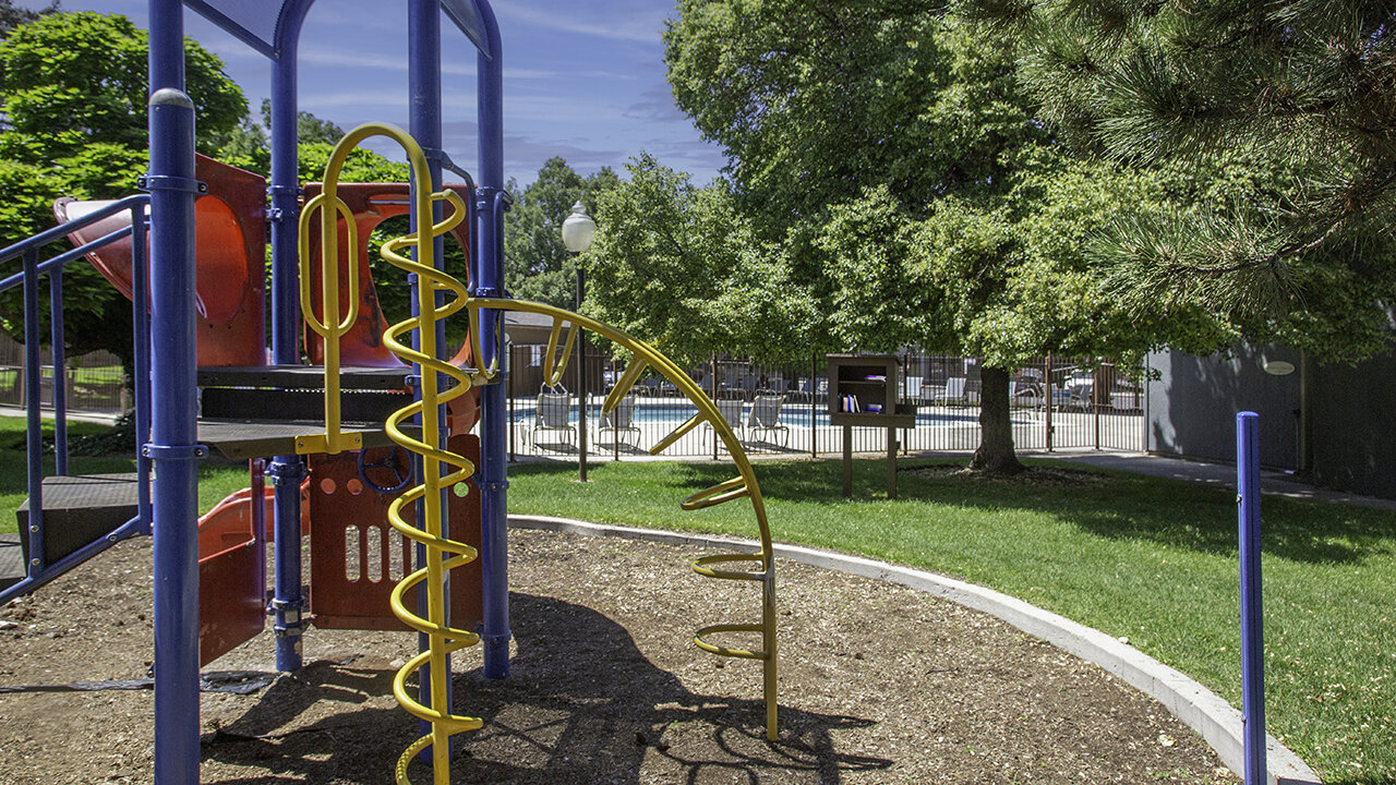 Mountain Shadows Apartments Neighborhood