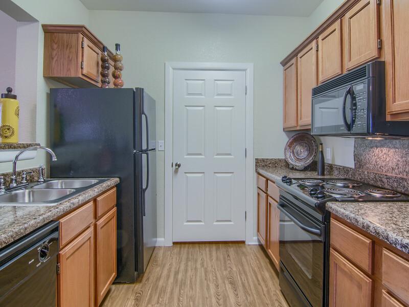 Kitchen | The Heights at Battle Creek Apartments