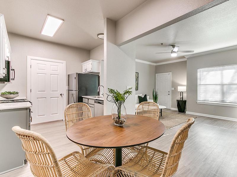 Dining Room | The Heights at Battle Creek Apartments