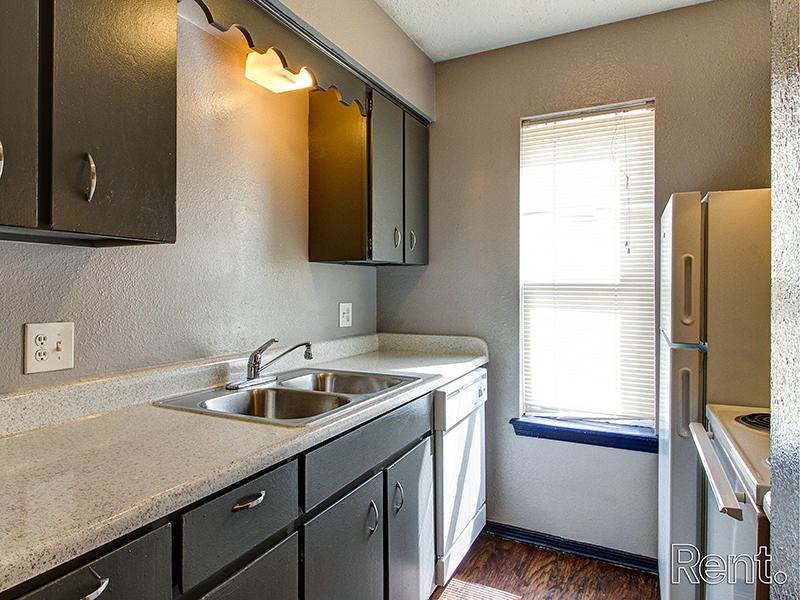 Kitchen | Norman Creek Apartments in Norman, OK
