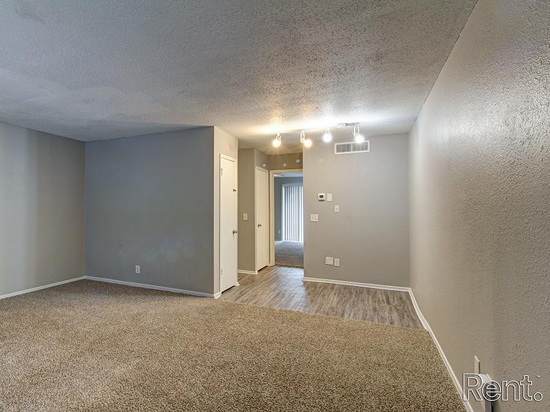 Living and Dining Area | Norman Creek Apartments in Norman, OK