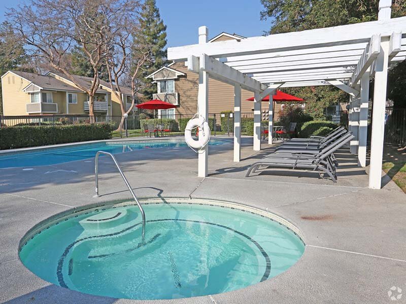 Hot Tub and Swimming Pool | Willow Ridge