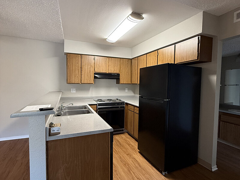 Fully Equipped Kitchen with Black Appliances | 2x2B | Willow Ridge