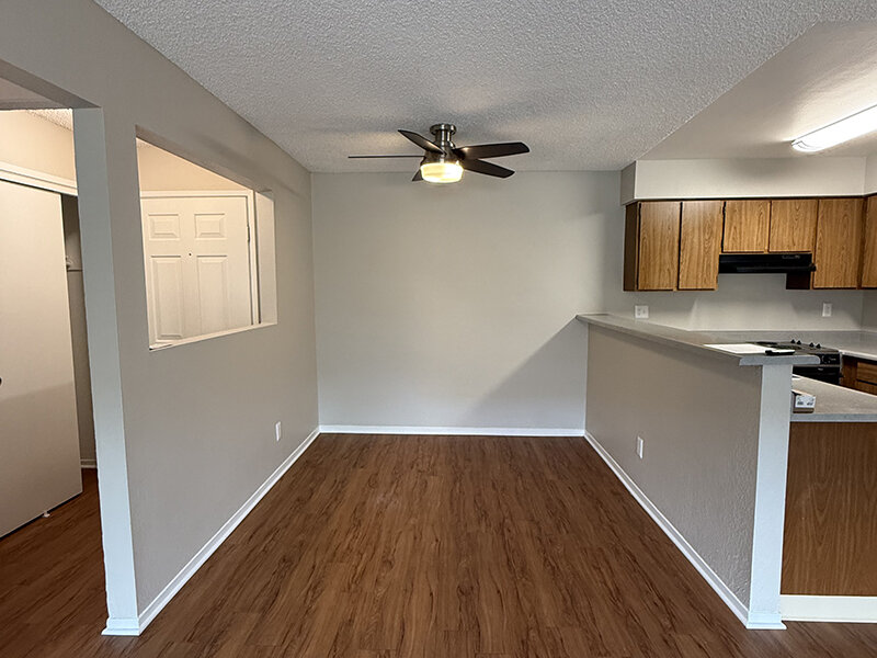 Dining Area with Ceiling Fan | 2x2B | Willow Ridge