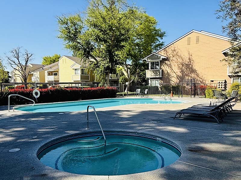 Swimming Pool and Hot Tub | Willow Ridge