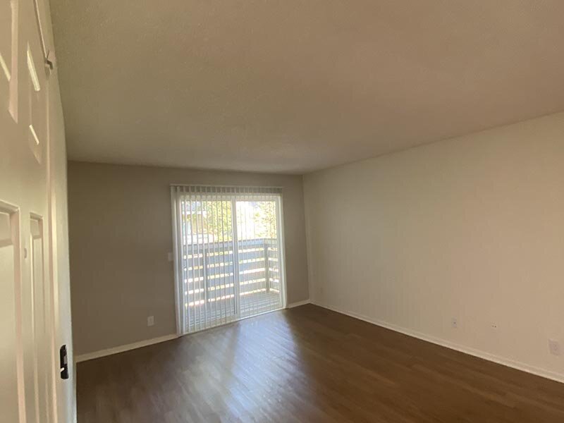 Large Room with Balcony | Willow Ridge