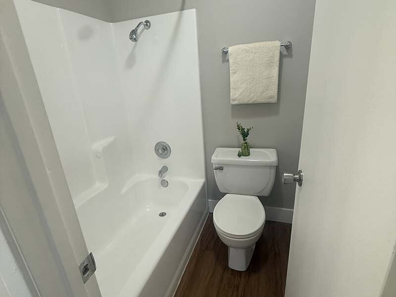 2x2 Full Bathroom | Willow Ridge