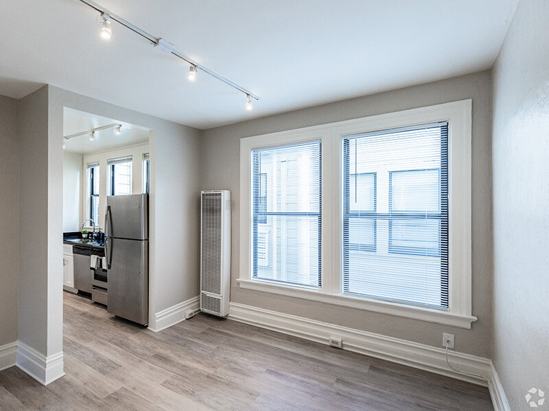 Large Windows | 3201 Washington Apartments