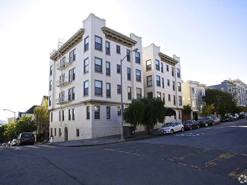 Exterior | 3201 Washington Apartments