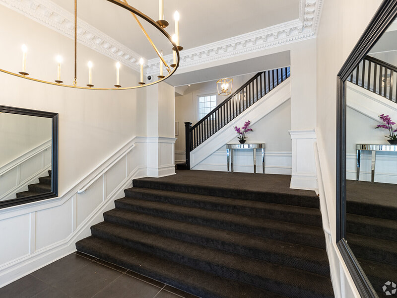 Entry | 3201 Washington Apartments