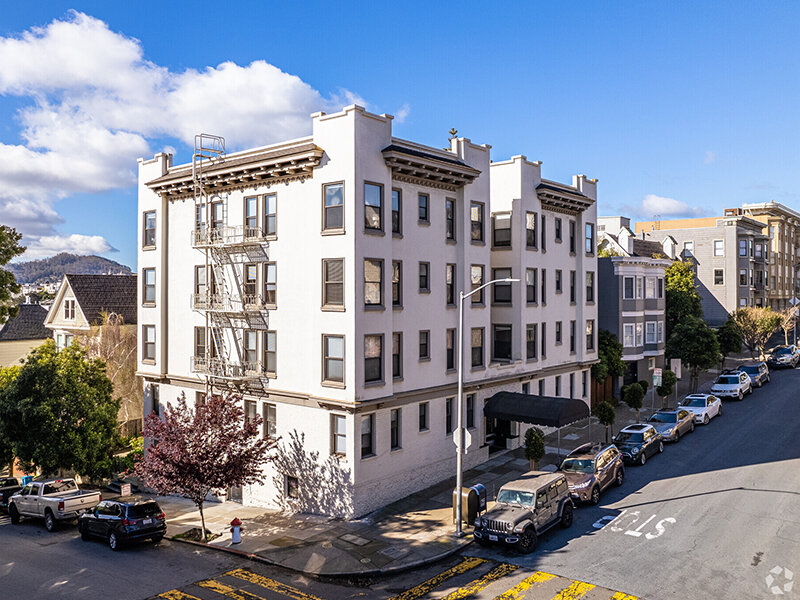 Building Exterior | 3201 Washington Apartments