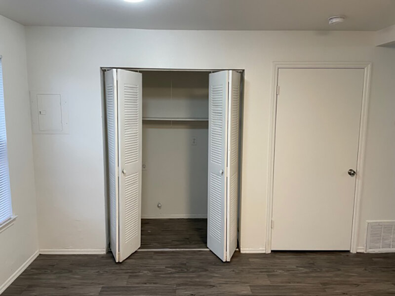 Open Closet Doors with Closet Rods | Mulberry Park