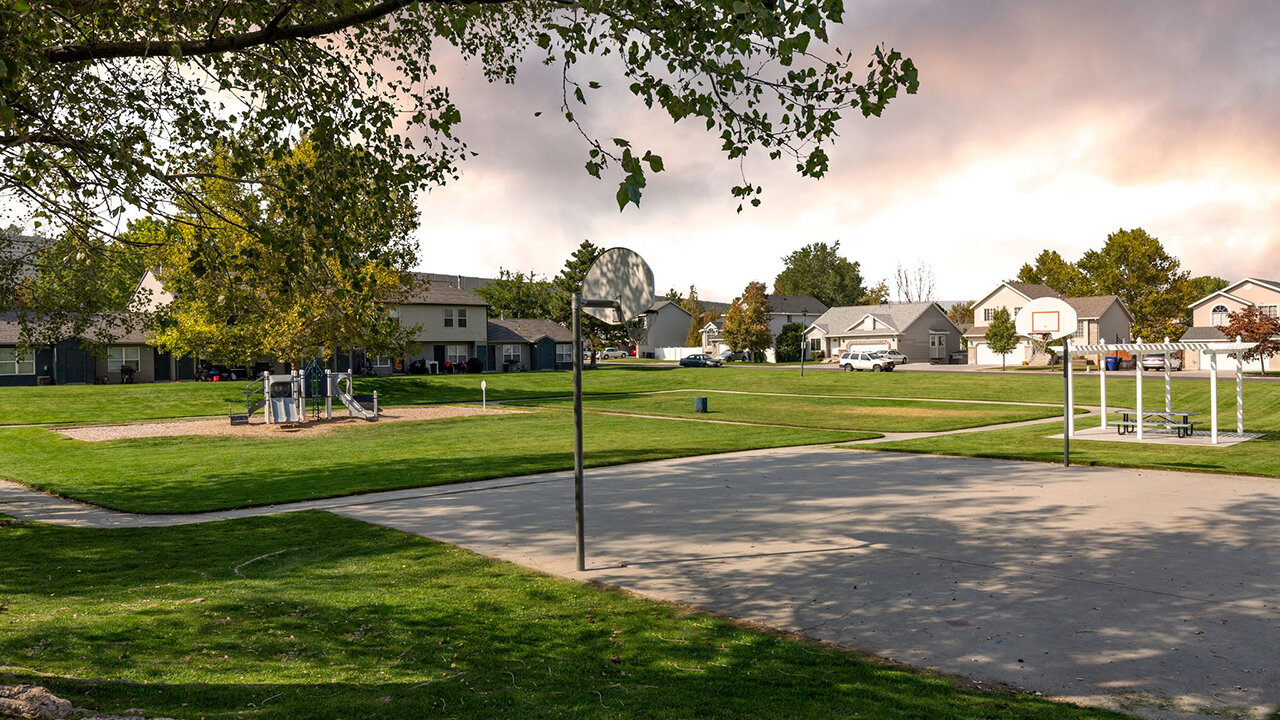 Mulberry Park Apartments Neighborhood