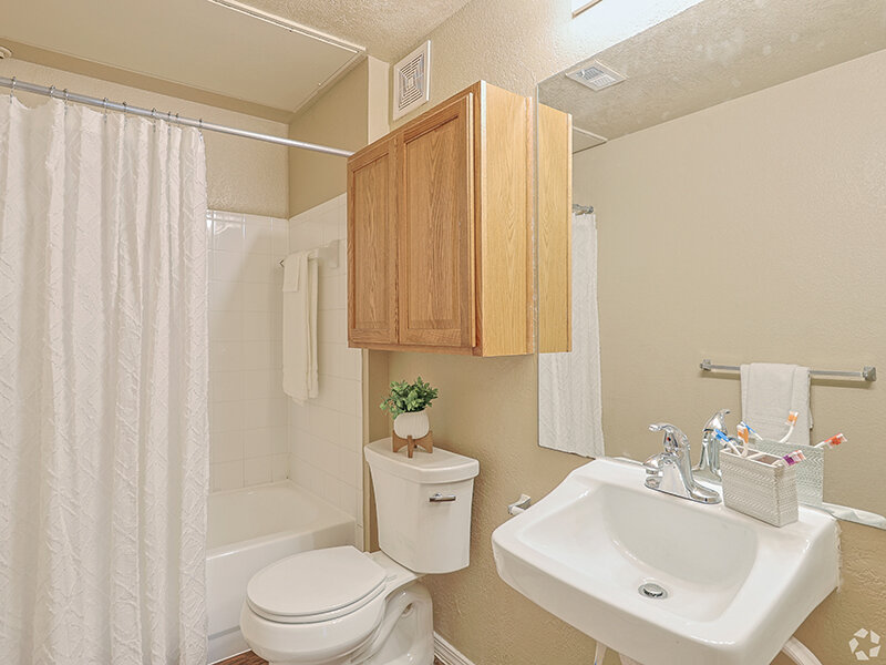 Interior Bathroom | Oaks at Georgetown
