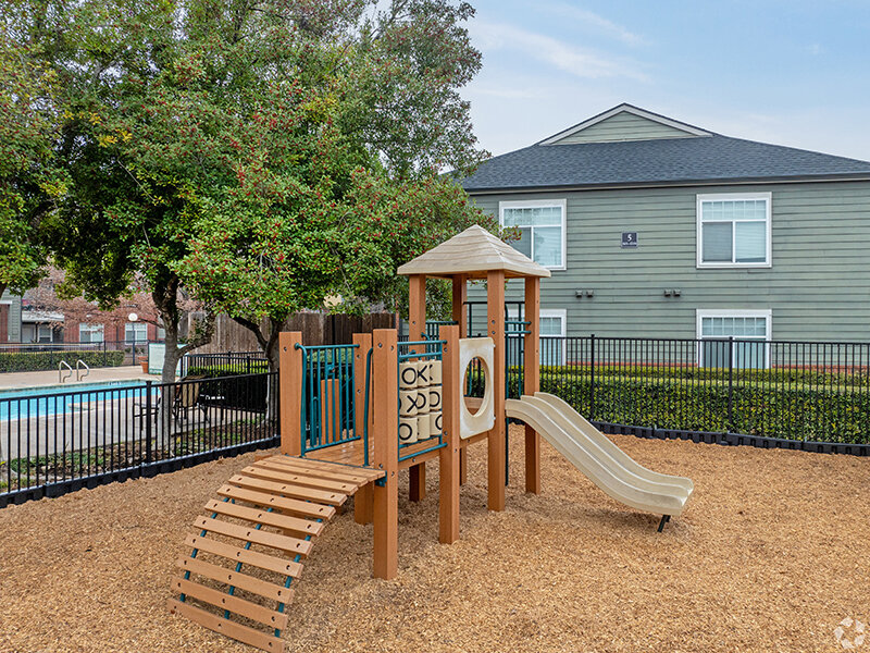 Outdoor Playground | Oaks at Georgetown