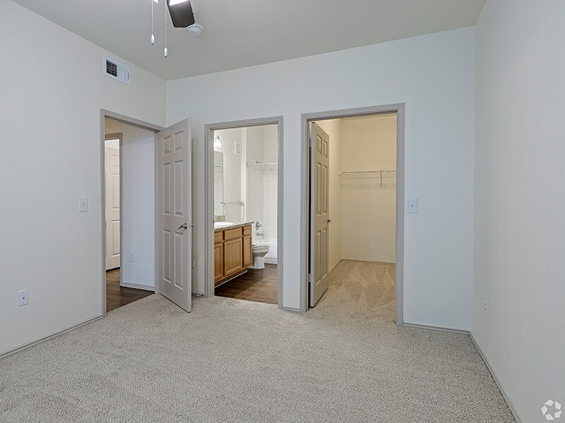 Closet | Oaks at Georgetown