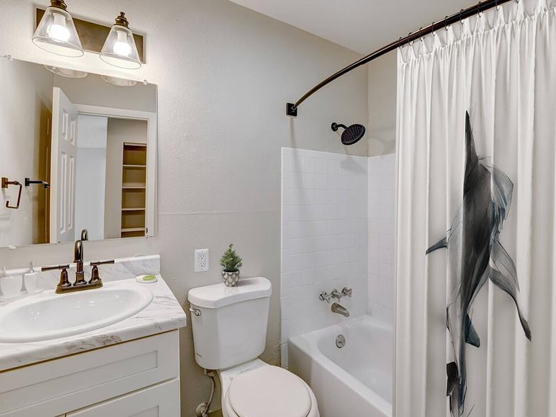 Bathroom | Lelaray Apartments
