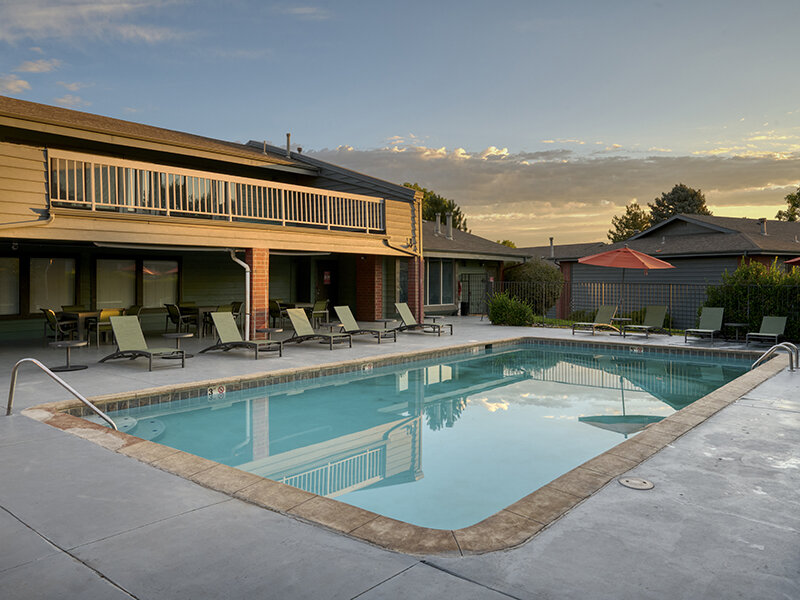 Swimming Pool | Solstice Apartments in Aurora, CO