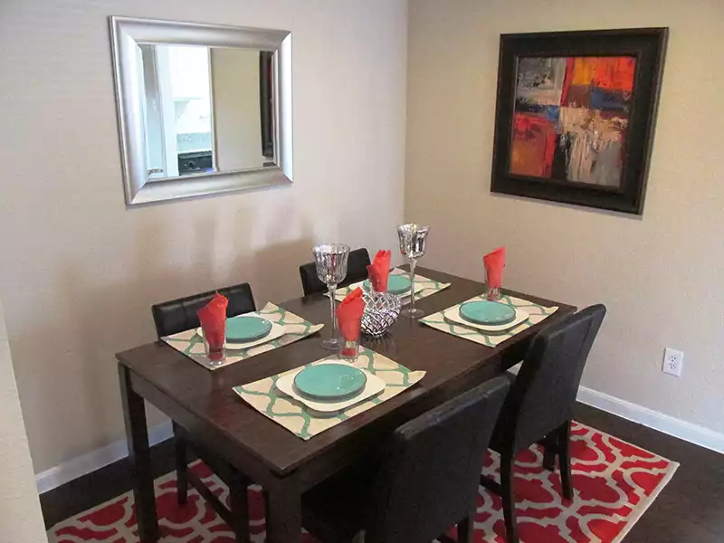 Dining Room | Glenwood Apartments