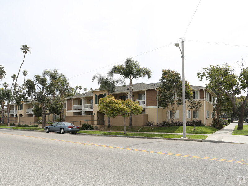 Building Exterior | Palm Terrace